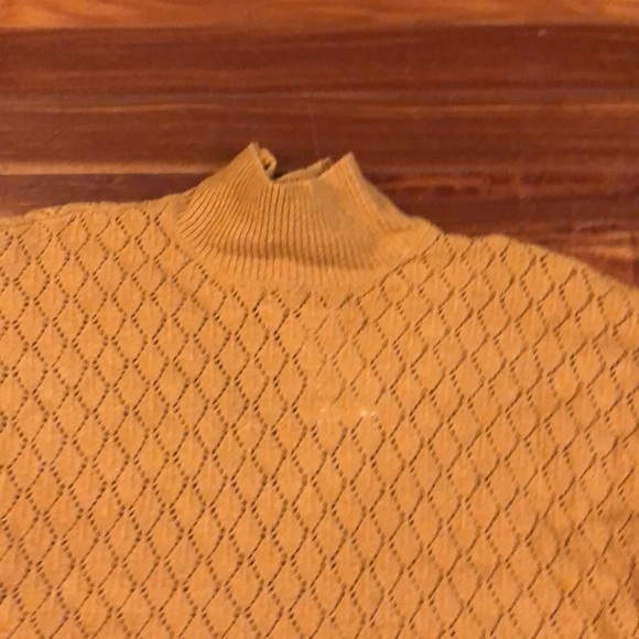 Wonderly Brand- Oversized Gold Sweater - Picture 3 of 8